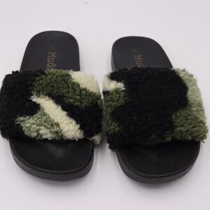 Mudd Camo Black & Green Fuzzy Slide Sandals Women’s Size 6